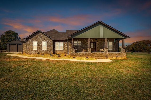 1645 Oak Grove Rd, Decherd, TN 37324