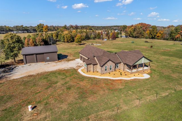 1645 Oak Grove Rd, Decherd, TN 37324