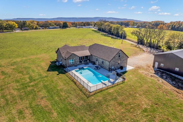 1645 Oak Grove Rd, Decherd, TN 37324