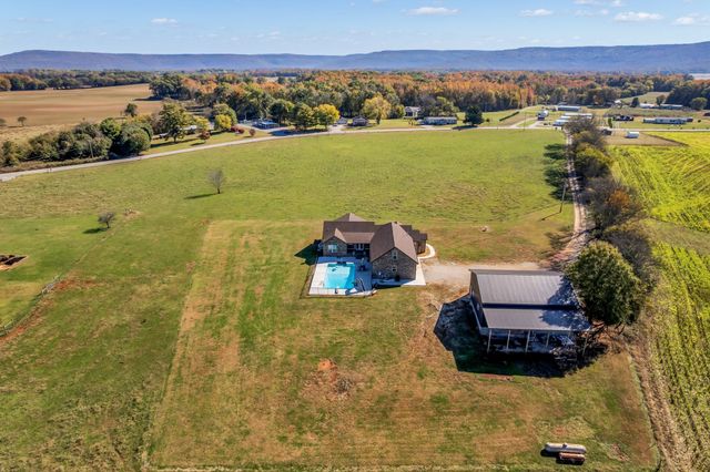 1645 Oak Grove Rd, Decherd, TN 37324