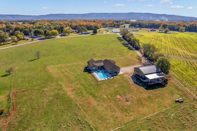 1645 Oak Grove Rd, Decherd, TN 37324