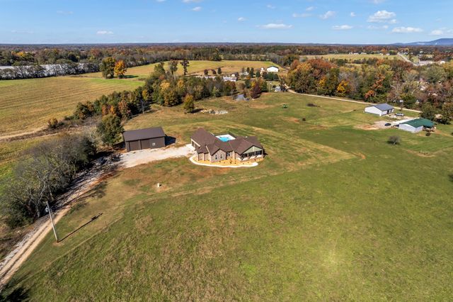 1645 Oak Grove Rd, Decherd, TN 37324