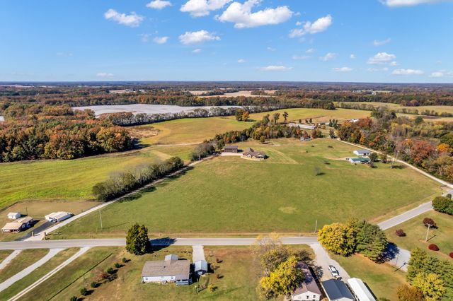 1645 Oak Grove Rd, Decherd, TN 37324