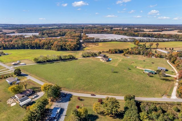 1645 Oak Grove Rd, Decherd, TN 37324