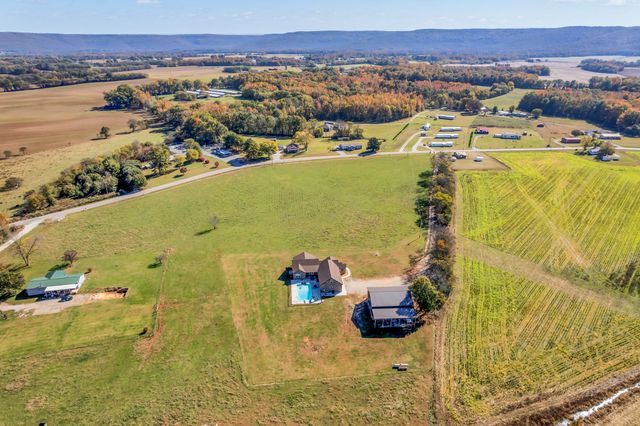 1645 Oak Grove Rd, Decherd, TN 37324