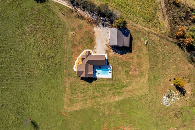 1645 Oak Grove Rd, Decherd, TN 37324