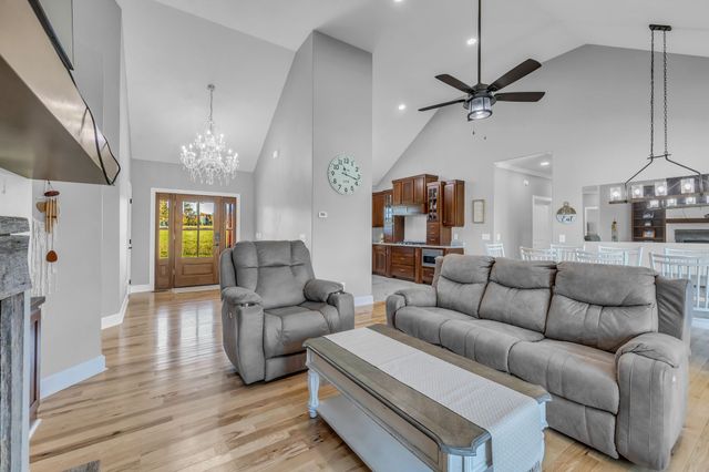 1645 Oak Grove Rd, Decherd, TN 37324