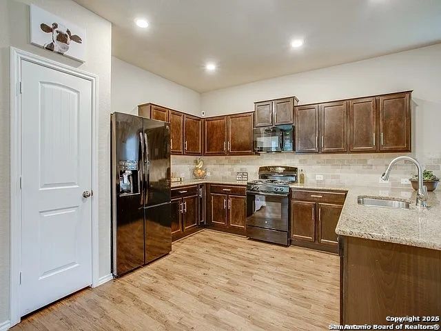 9006 Blanco Park, Converse, TX 78109