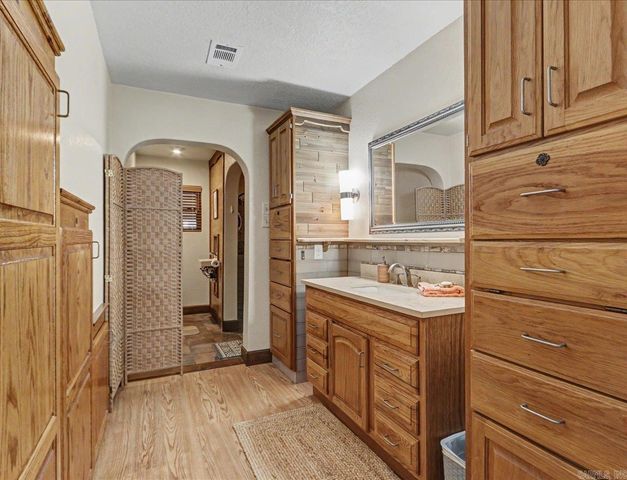 132 Oakridge Road, Hot Springs, AR 71913