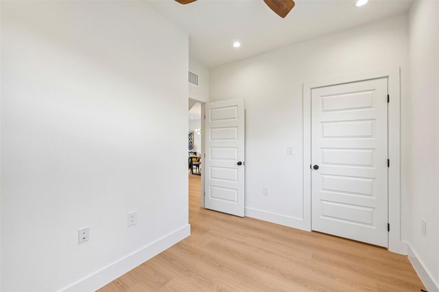 513 W Odell ST A, Austin, TX 78752