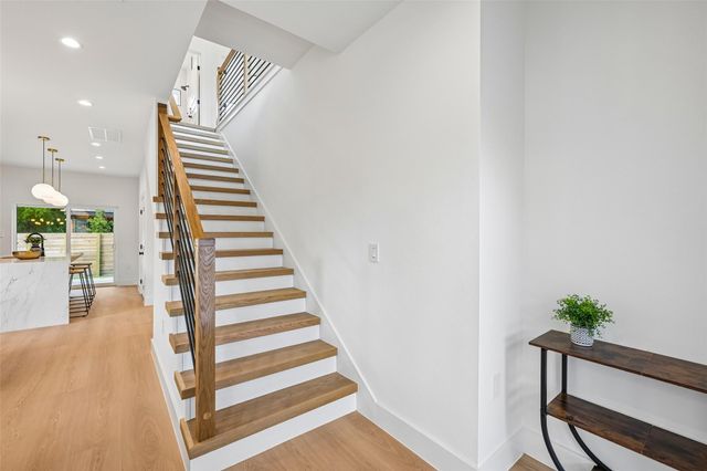 513 W Odell ST A, Austin, TX 78752