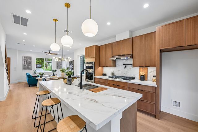 513 W Odell ST A, Austin, TX 78752
