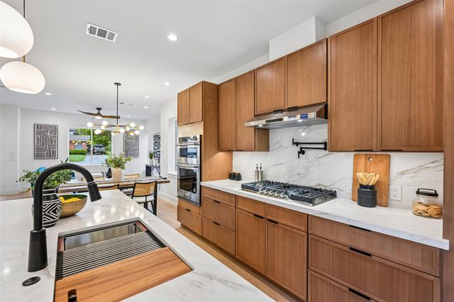 513 W Odell ST A, Austin, TX 78752