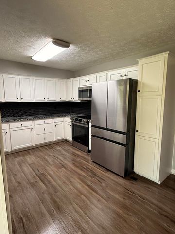582 Hutchison Road, Paris, KY 40361