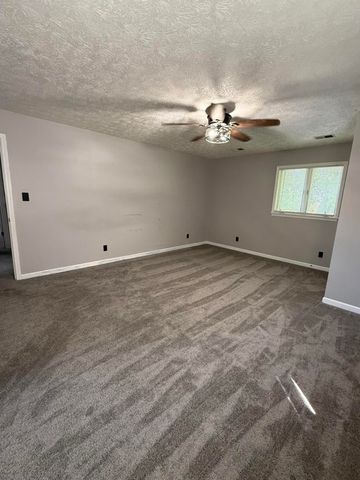 582 Hutchison Road, Paris, KY 40361
