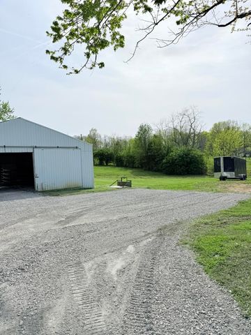 582 Hutchison Road, Paris, KY 40361