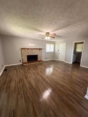 582 Hutchison Road, Paris, KY 40361
