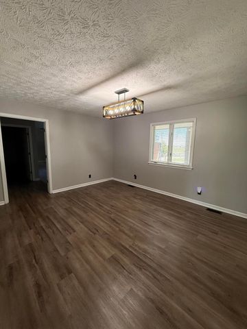 582 Hutchison Road, Paris, KY 40361