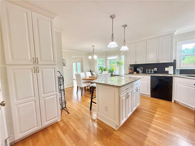 1104 Elmwood Avenue, High Point, NC 27265