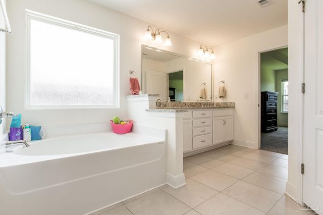 5562 Dunridge Dr, Pace, FL 32571