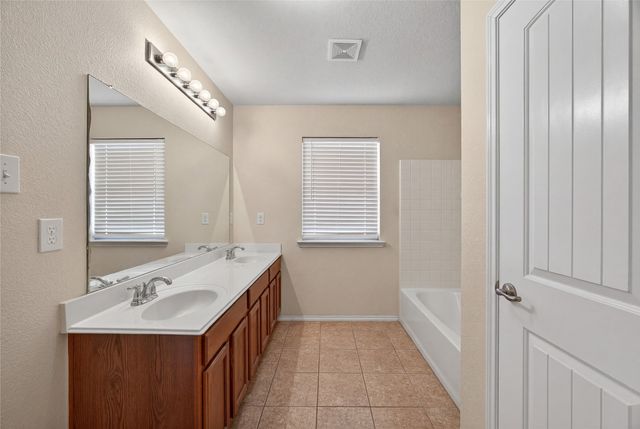 2008 Pine Knot Drive, Heartland, TX 75126