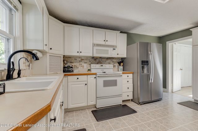 120 E Pearl Street, Potterville, MI 48876