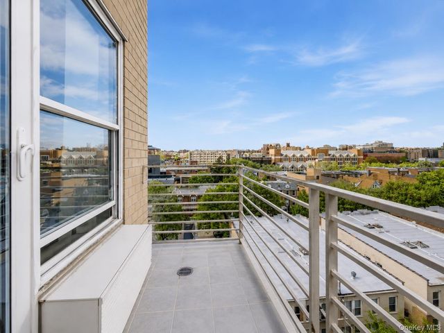 81-15 Queens boulevard 7C, Elmhurst, NY 11373