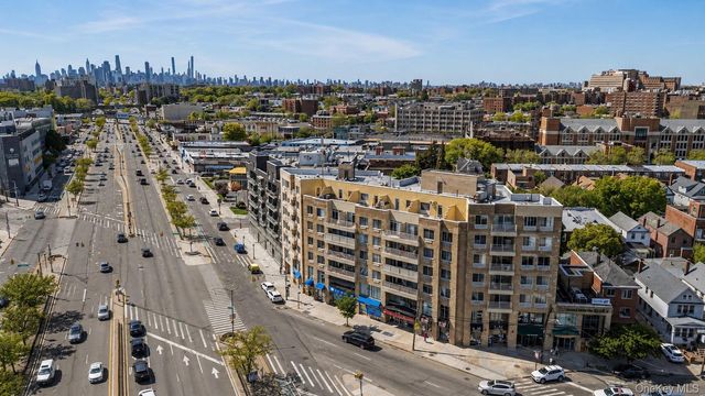 81-15 Queens boulevard 7C, Elmhurst, NY 11373