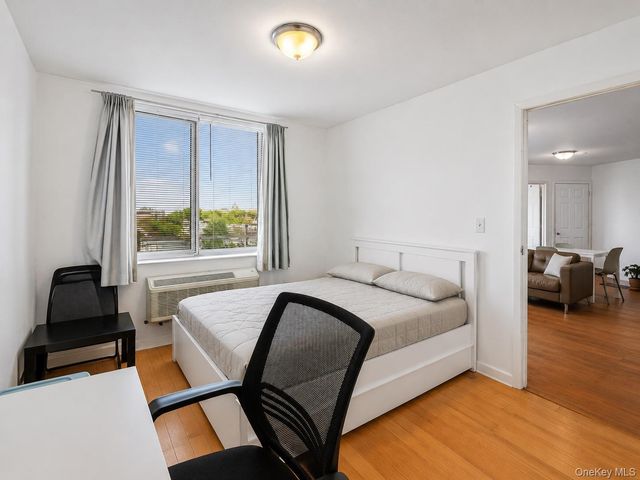 81-15 Queens boulevard 7C, Elmhurst, NY 11373