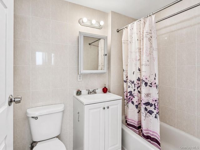 81-15 Queens boulevard 7C, Elmhurst, NY 11373