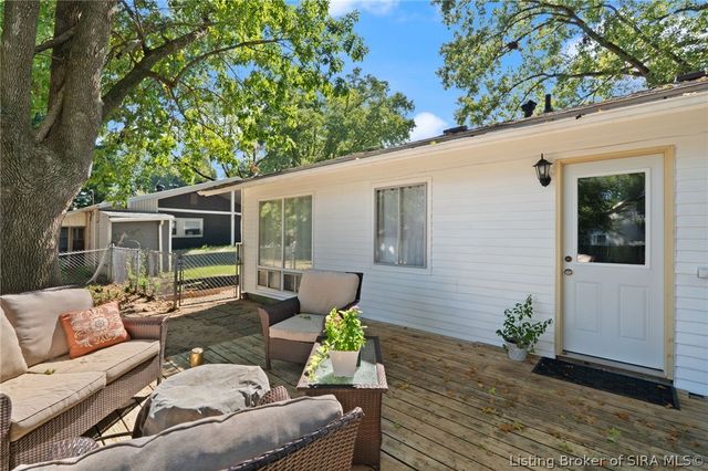 906 Springdale Drive, Jeffersonville, IN 47130