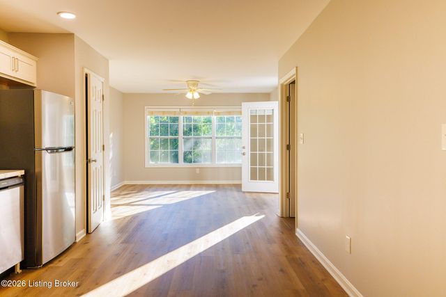 7302 Fox Hollow Way, Louisville, KY 40228