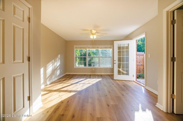 7302 Fox Hollow Way, Louisville, KY 40228
