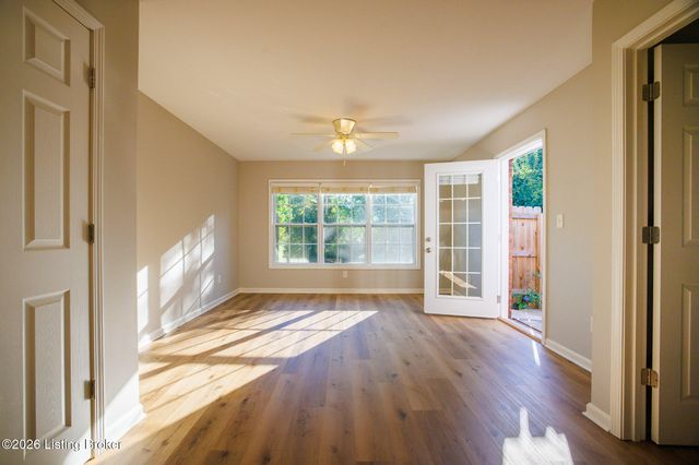 7302 Fox Hollow Way, Louisville, KY 40228