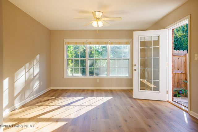 7302 Fox Hollow Way, Louisville, KY 40228