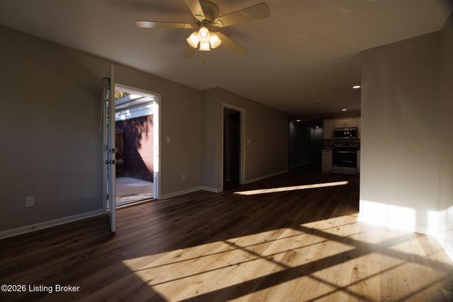7302 Fox Hollow Way, Louisville, KY 40228