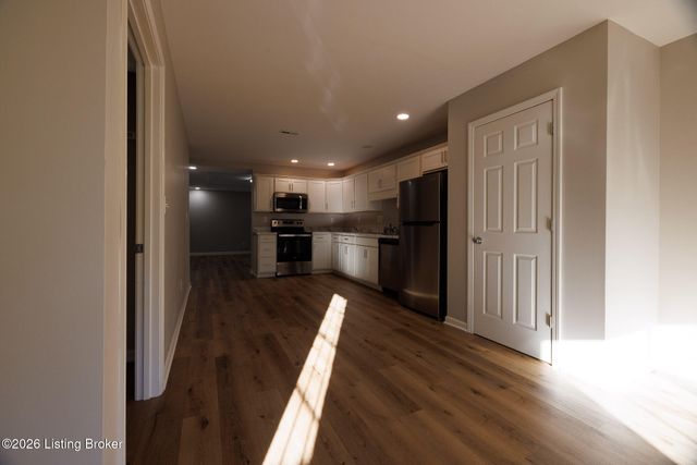 7302 Fox Hollow Way, Louisville, KY 40228