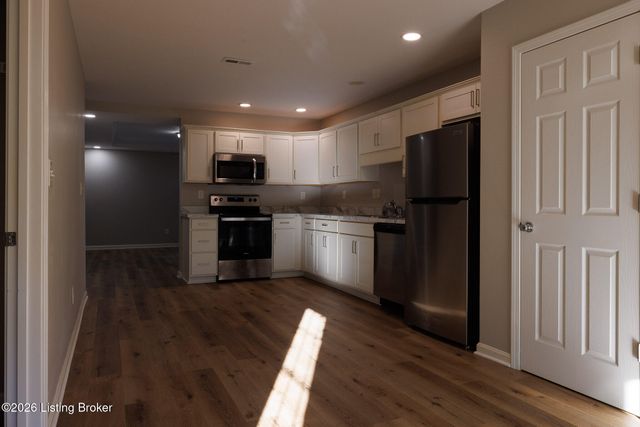 7302 Fox Hollow Way, Louisville, KY 40228