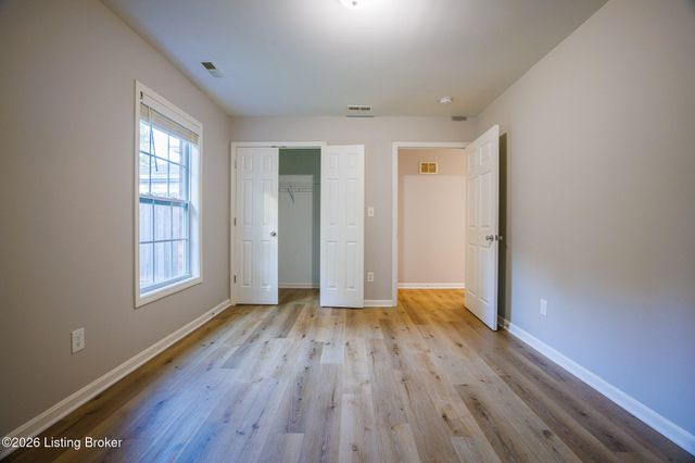 7302 Fox Hollow Way, Louisville, KY 40228