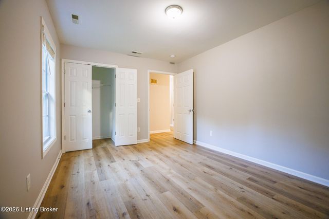 7302 Fox Hollow Way, Louisville, KY 40228