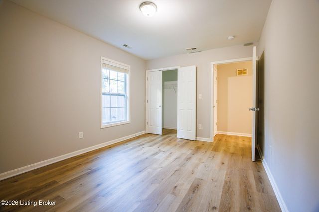 7302 Fox Hollow Way, Louisville, KY 40228