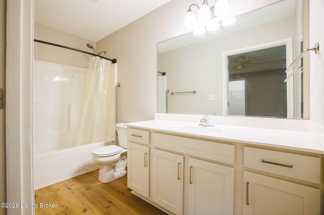 7302 Fox Hollow Way, Louisville, KY 40228