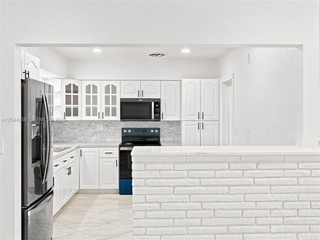 3246 Buchanan St, Hollywood, FL 33021