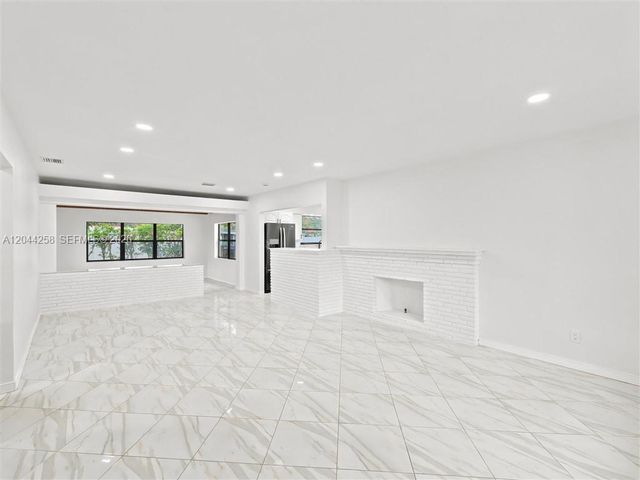 3246 Buchanan St, Hollywood, FL 33021