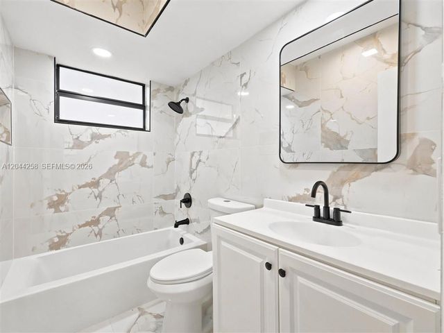 3246 Buchanan St, Hollywood, FL 33021