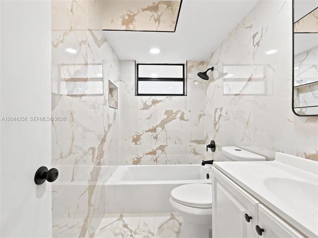 3246 Buchanan St, Hollywood, FL 33021