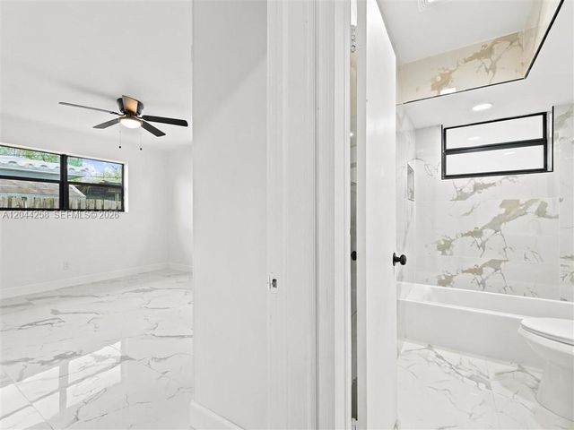 3246 Buchanan St, Hollywood, FL 33021