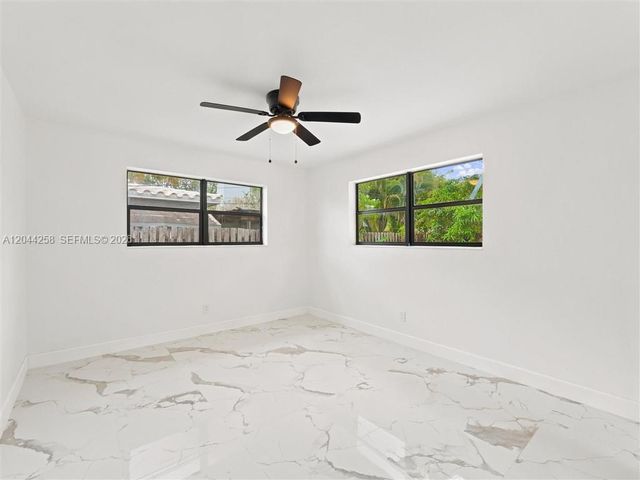3246 Buchanan St, Hollywood, FL 33021