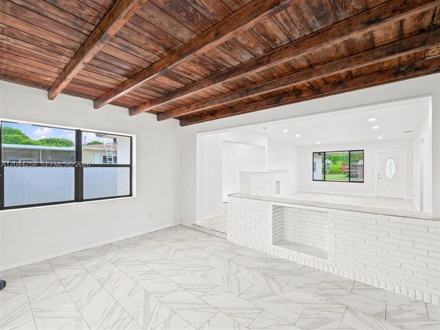 3246 Buchanan St, Hollywood, FL 33021