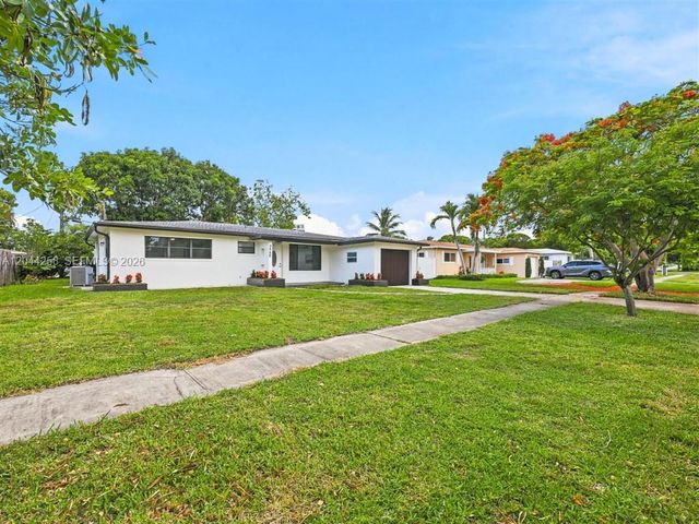 3246 Buchanan St, Hollywood, FL 33021